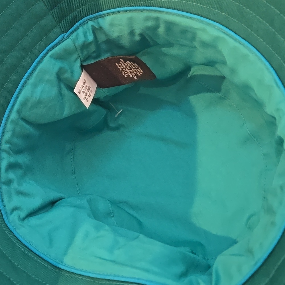 Banana Republic Stylish Bold Kelly Green Bucket Hat with Golden Accents - Picture 3 of 8